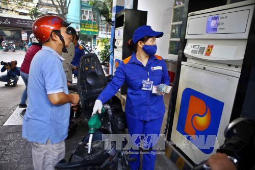Sát Tết, Bộ Công Thương quyết giữ giá xăng, chỉ tăng giá dầu